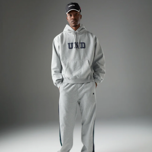 언디핏 무패 블록 로고 풀오버 후드