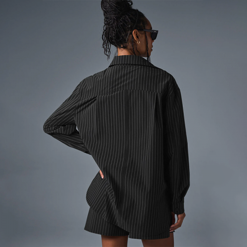 핀스트라이프 데이라이트 버튼다운 롱 슬리브  